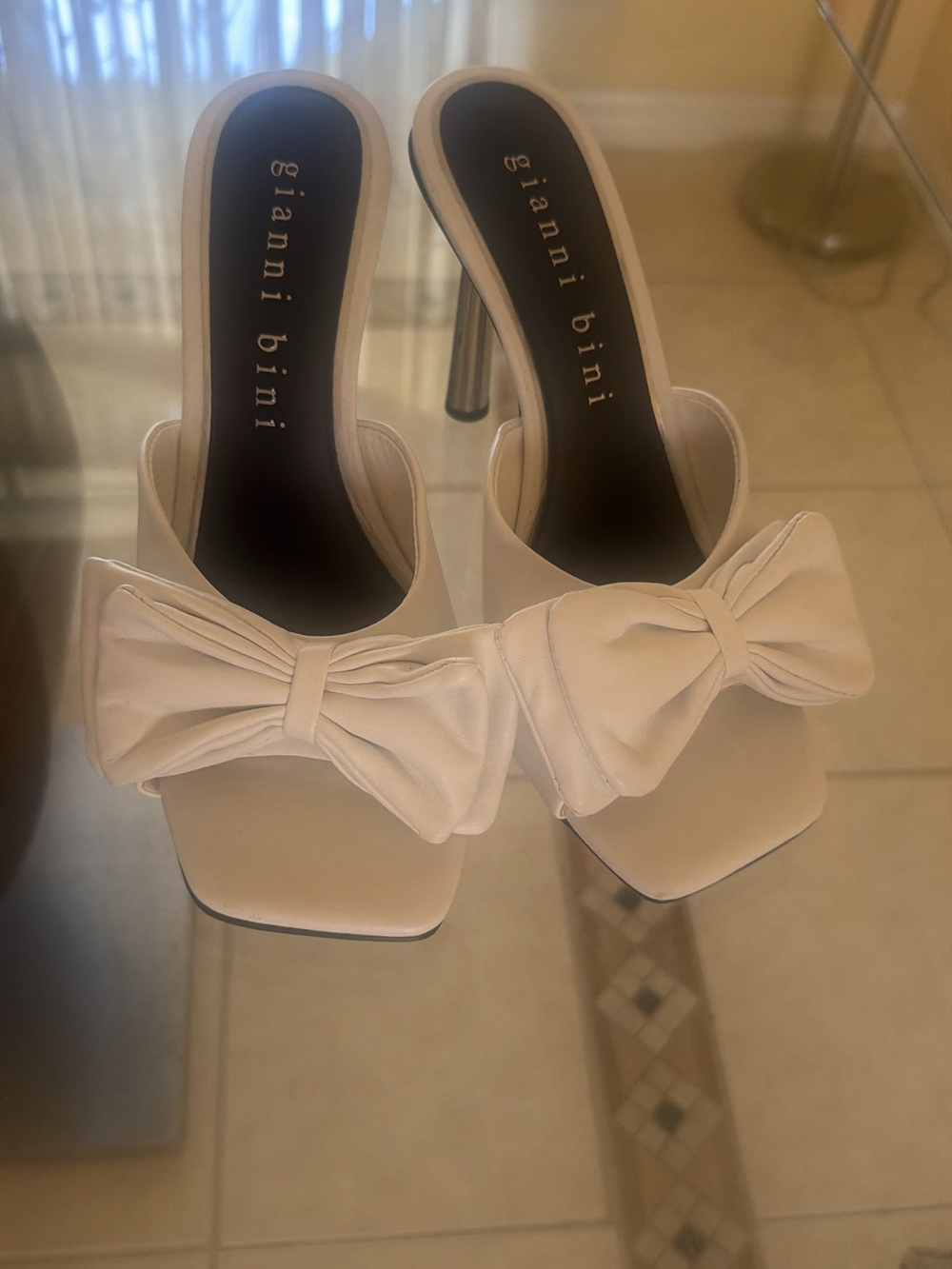 Gianni Bini White Bow Peep-Toe Platform Heels - Picture 2 of 2